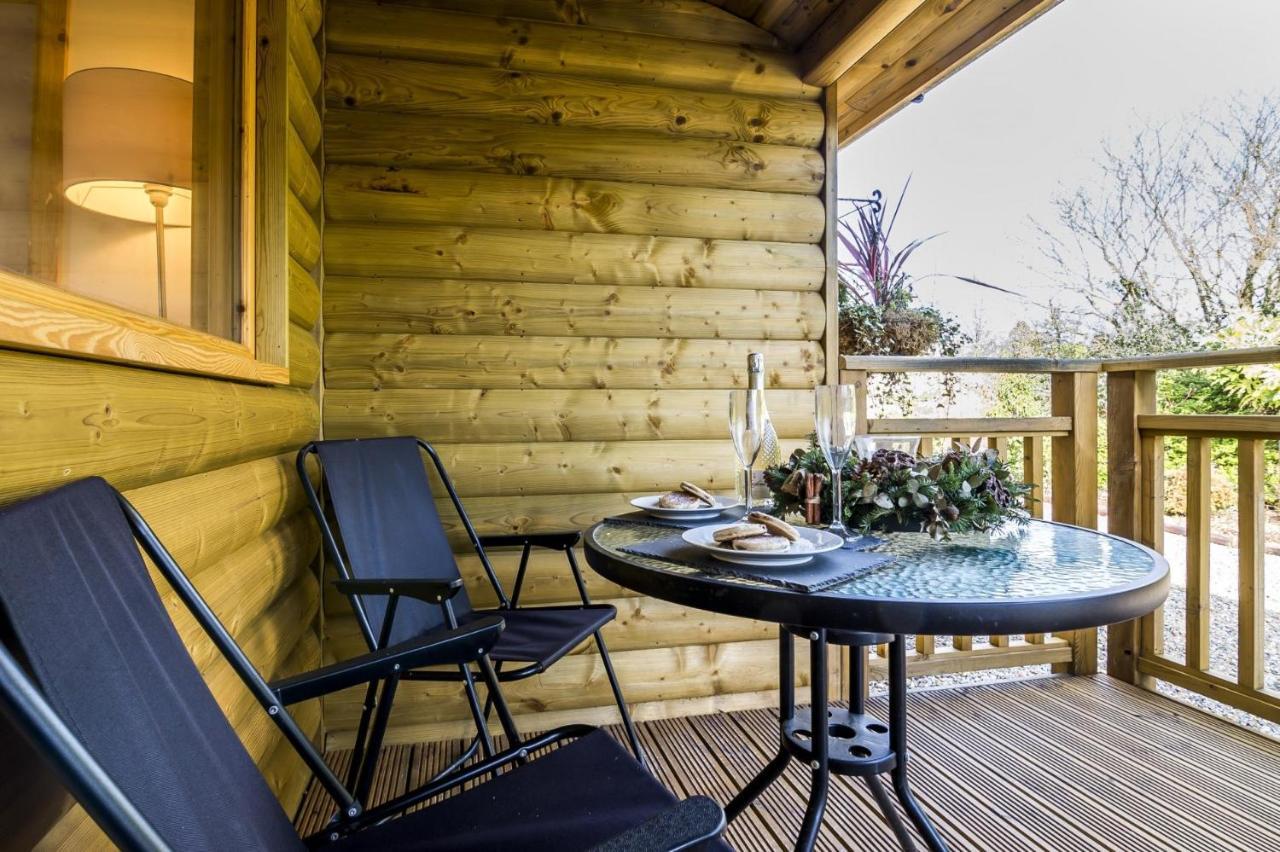 Laurel Lodge - 2 Bedroom Log Cabin - St Florence Saint Florence Экстерьер фото